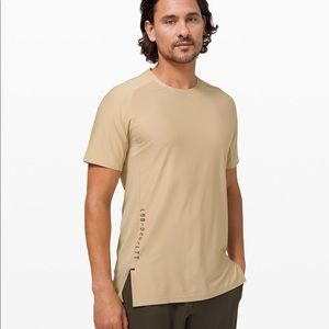 Lululemon men’s tshirt